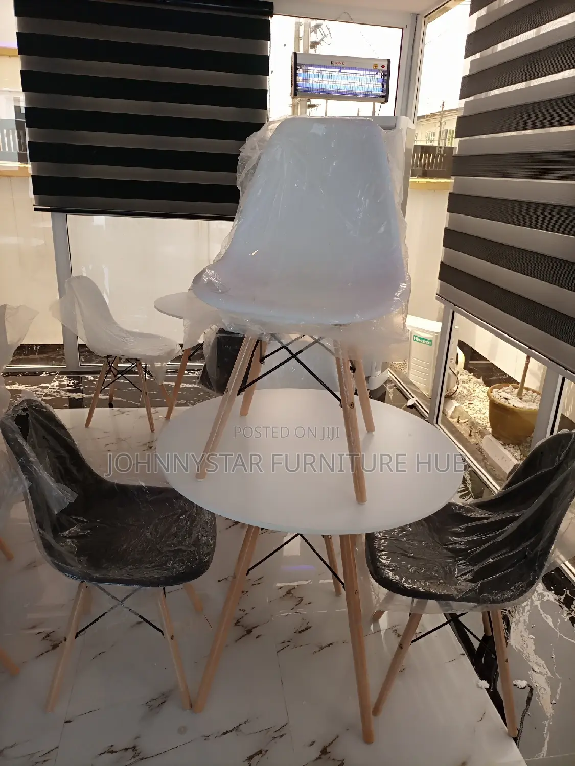 Italian Restaurant 4 Chairs With Tables
