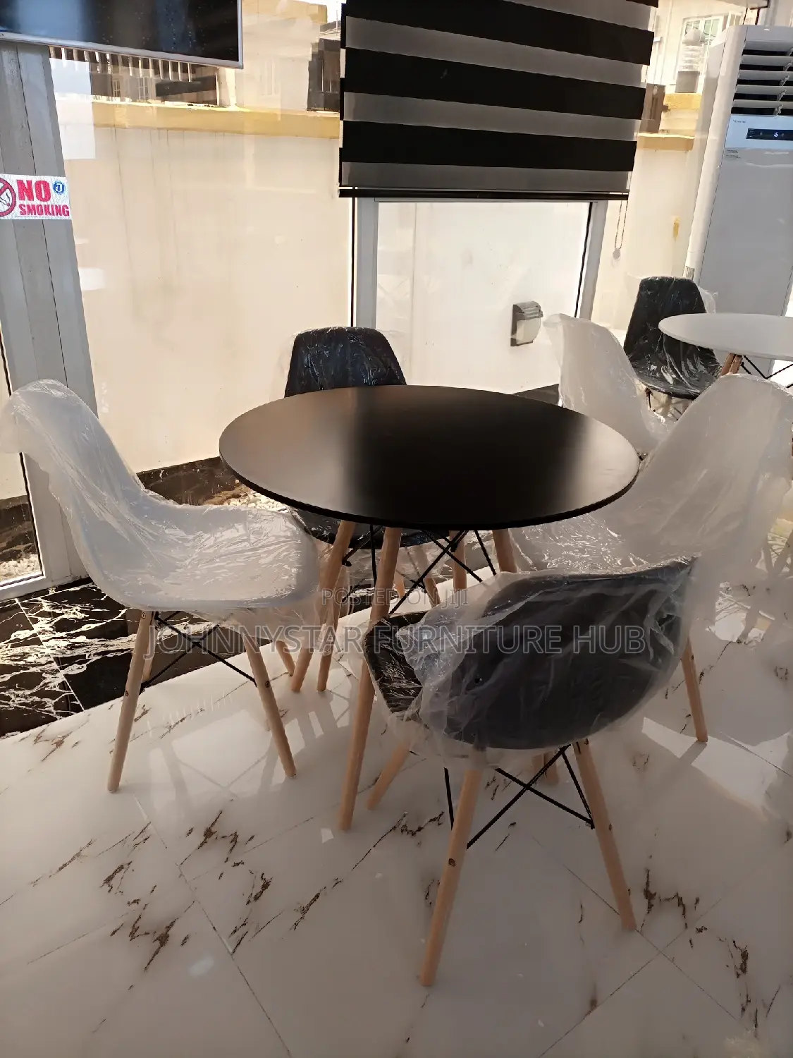 Restaurant 4 Chairs With Tables