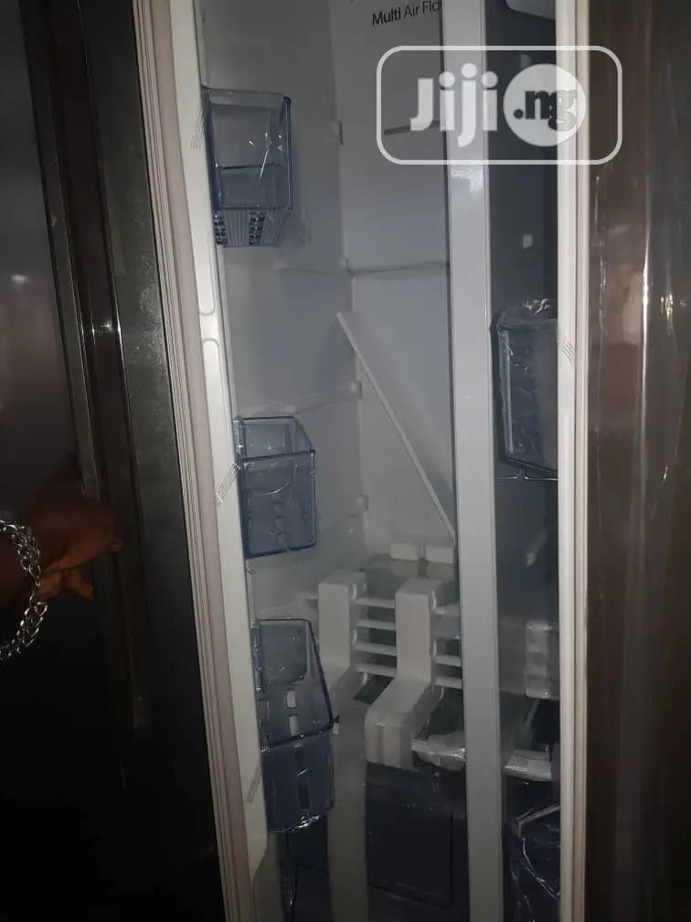 Brand New Hisense Side by Side Refrigerator/Mirror/External/
