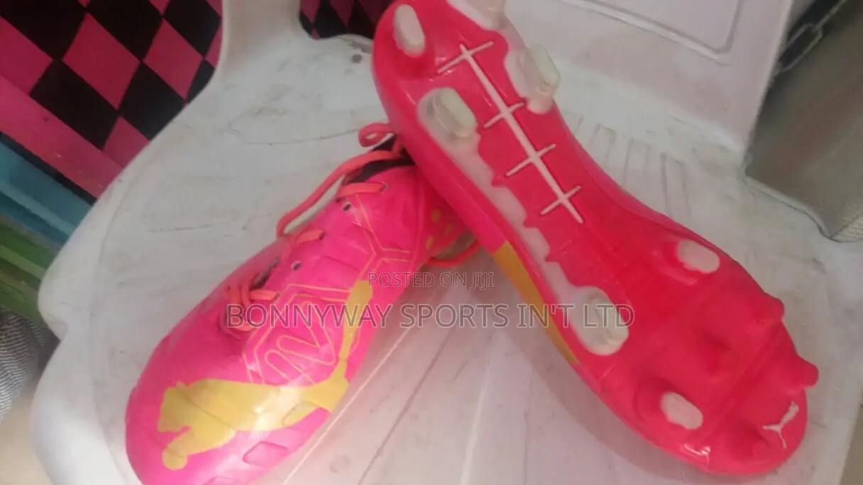Puma Size 40 Quality Soccer Boot
