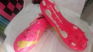 Puma Size 40 Quality Soccer Boot
