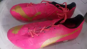 Puma Size 40 Quality Soccer Boot