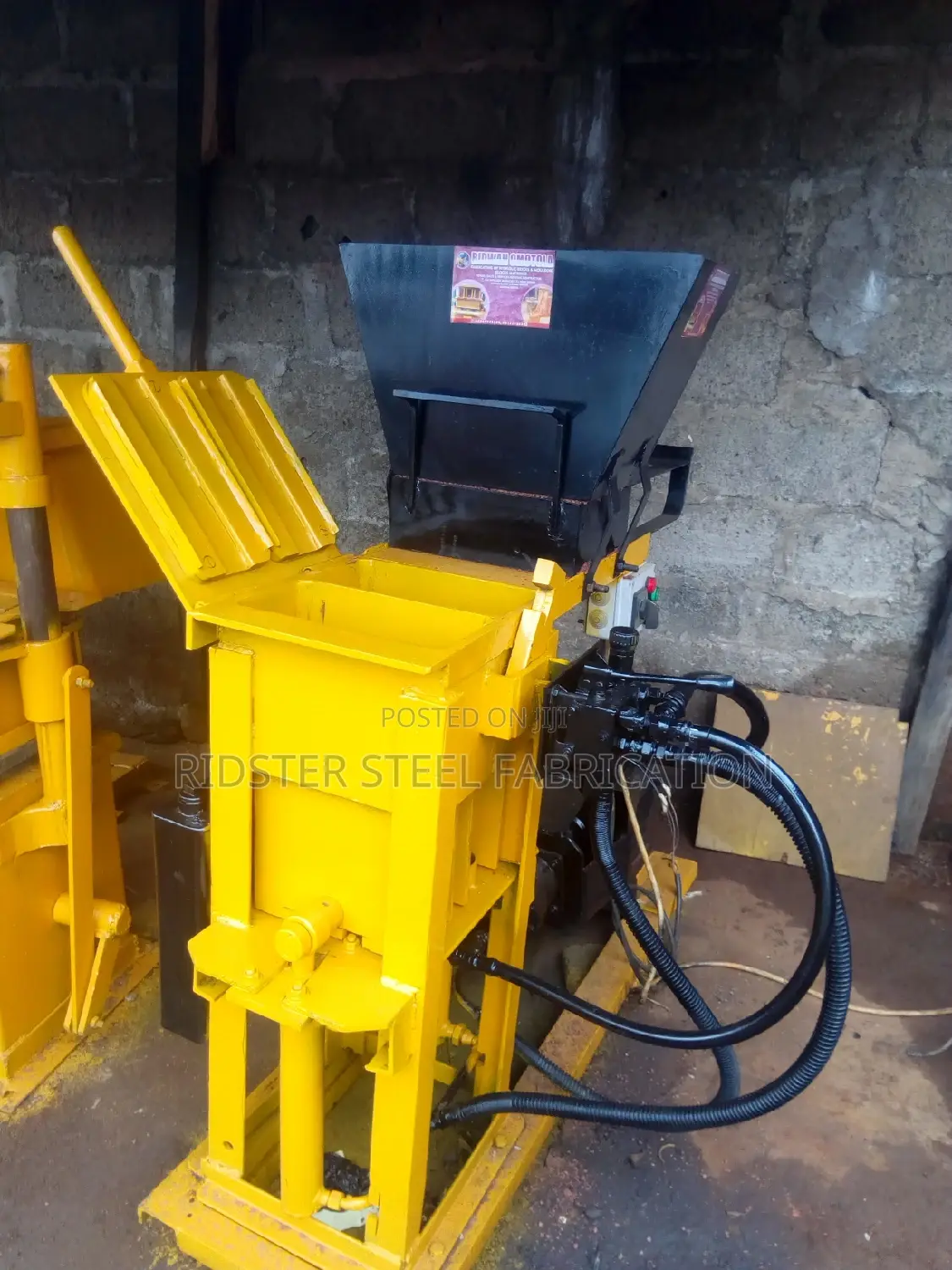 Hydro-Eletric Bricks and Blocks Moulding Machines