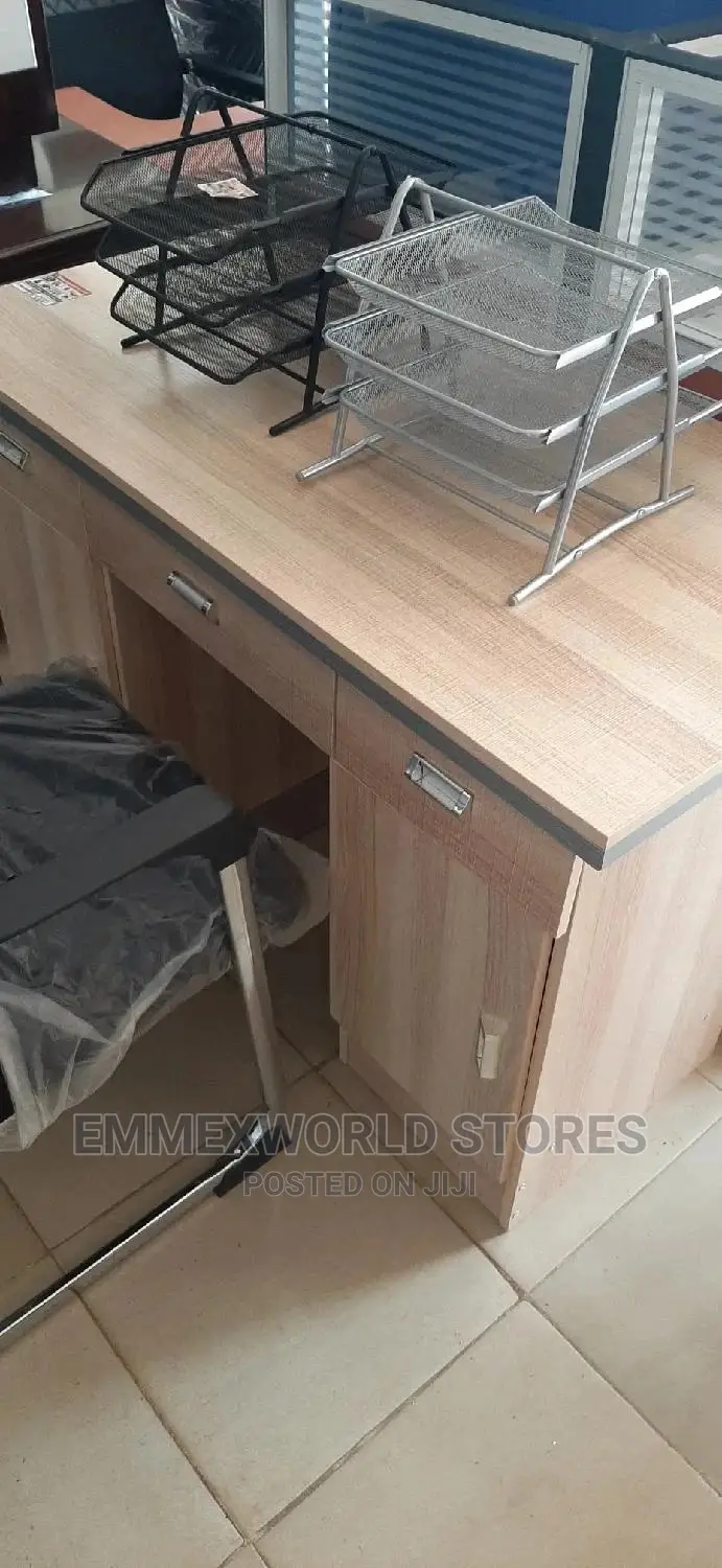 Sleek Executive Office Table (4ft)