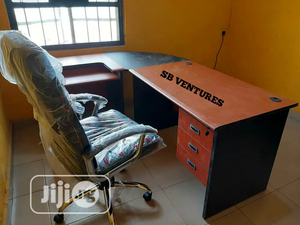 Curved Office Table With Executive Chair