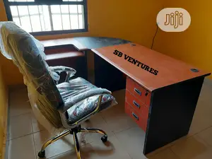 Curved Office Table With Executive Chair