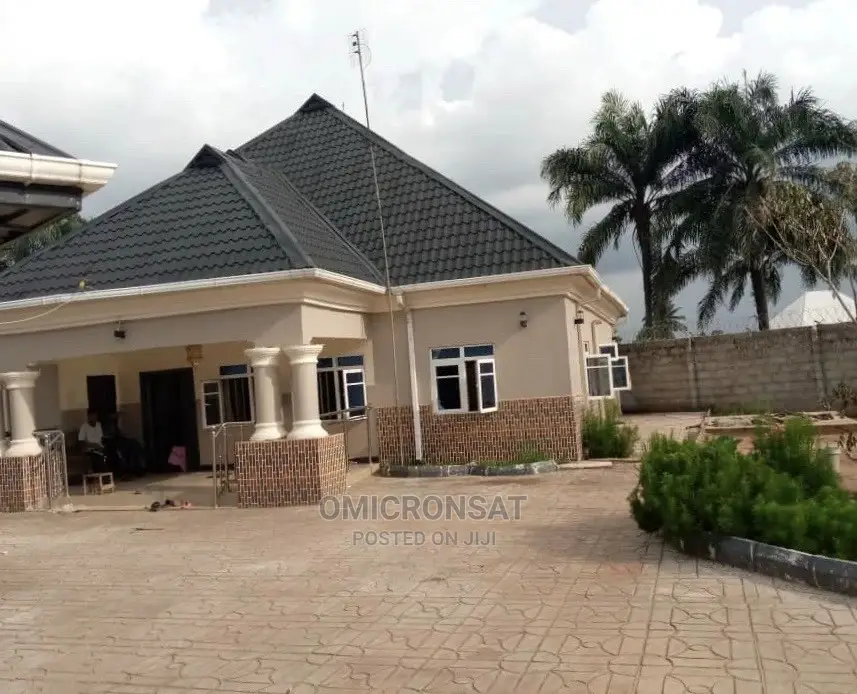 Well Finished 5 Bedroom Bungalow All EnSuite in Owerri Houses