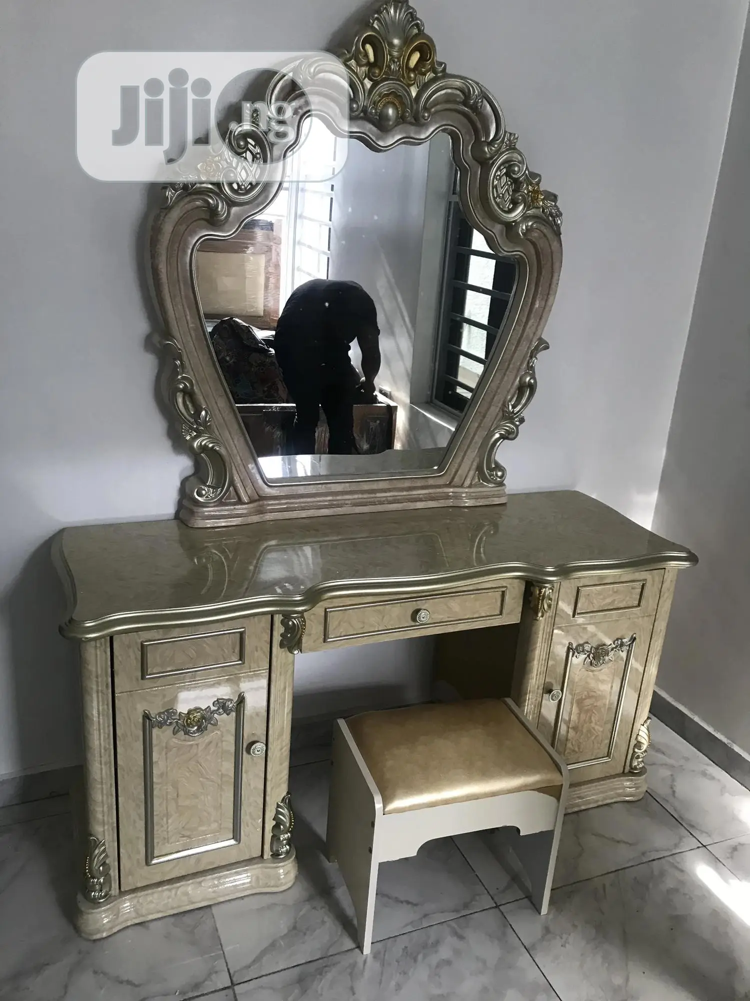 Royal Dressing Mirror