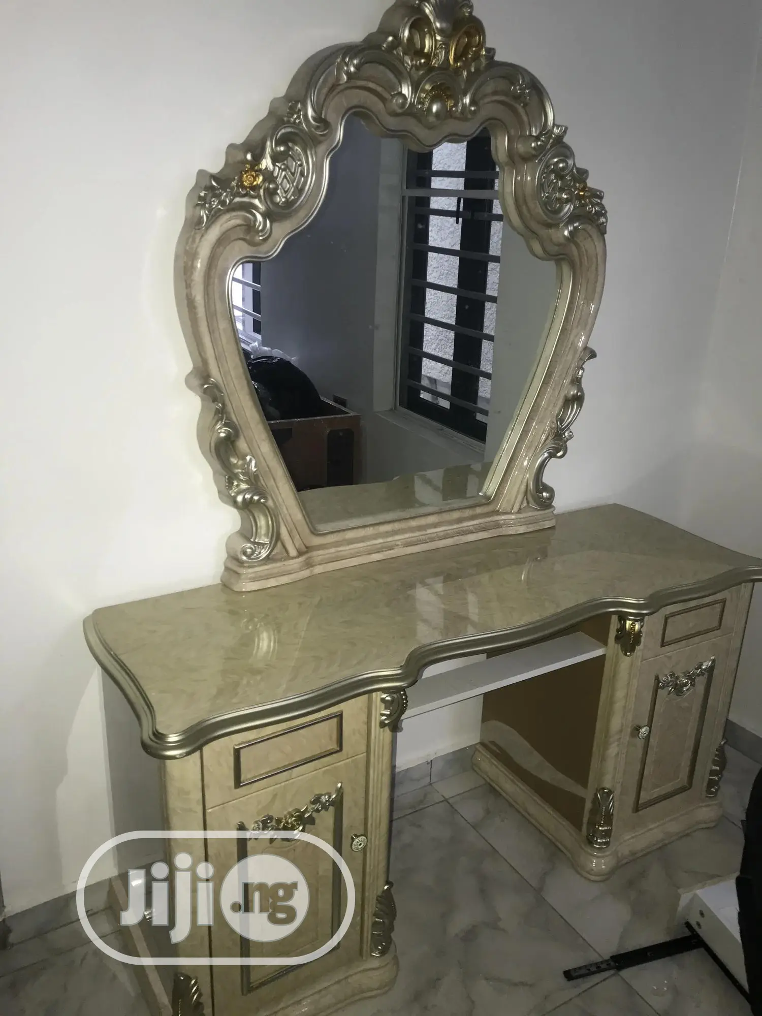 Royal Dressing Mirror