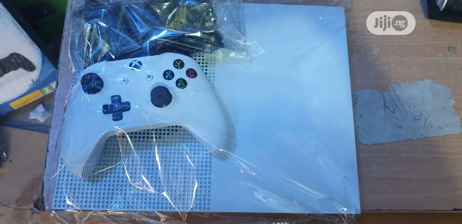 Microsoft Xbox One S Console + Games