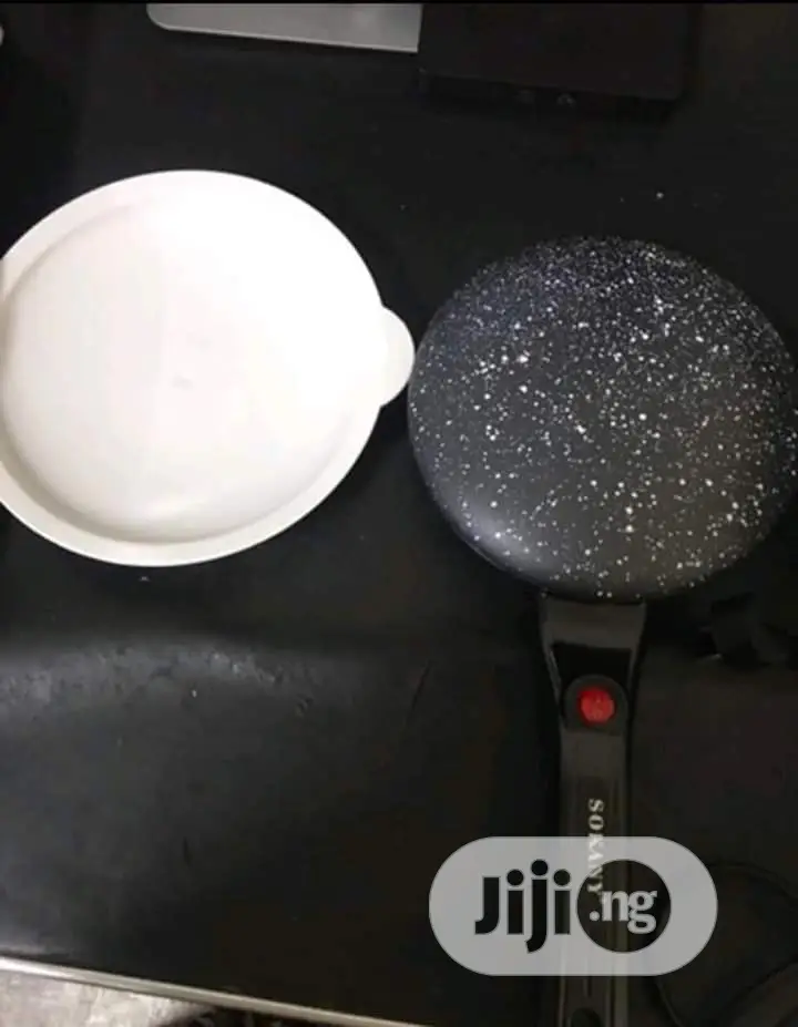 Alvinas Crepe Maker With a Serving Bowl