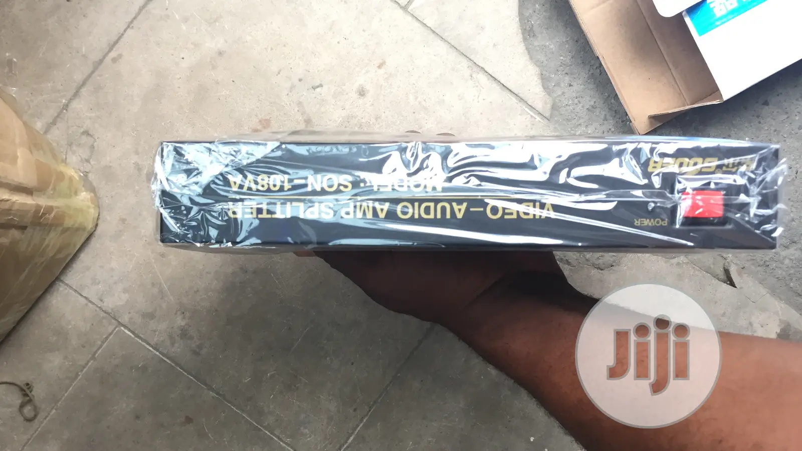 8 Way AV Splitter