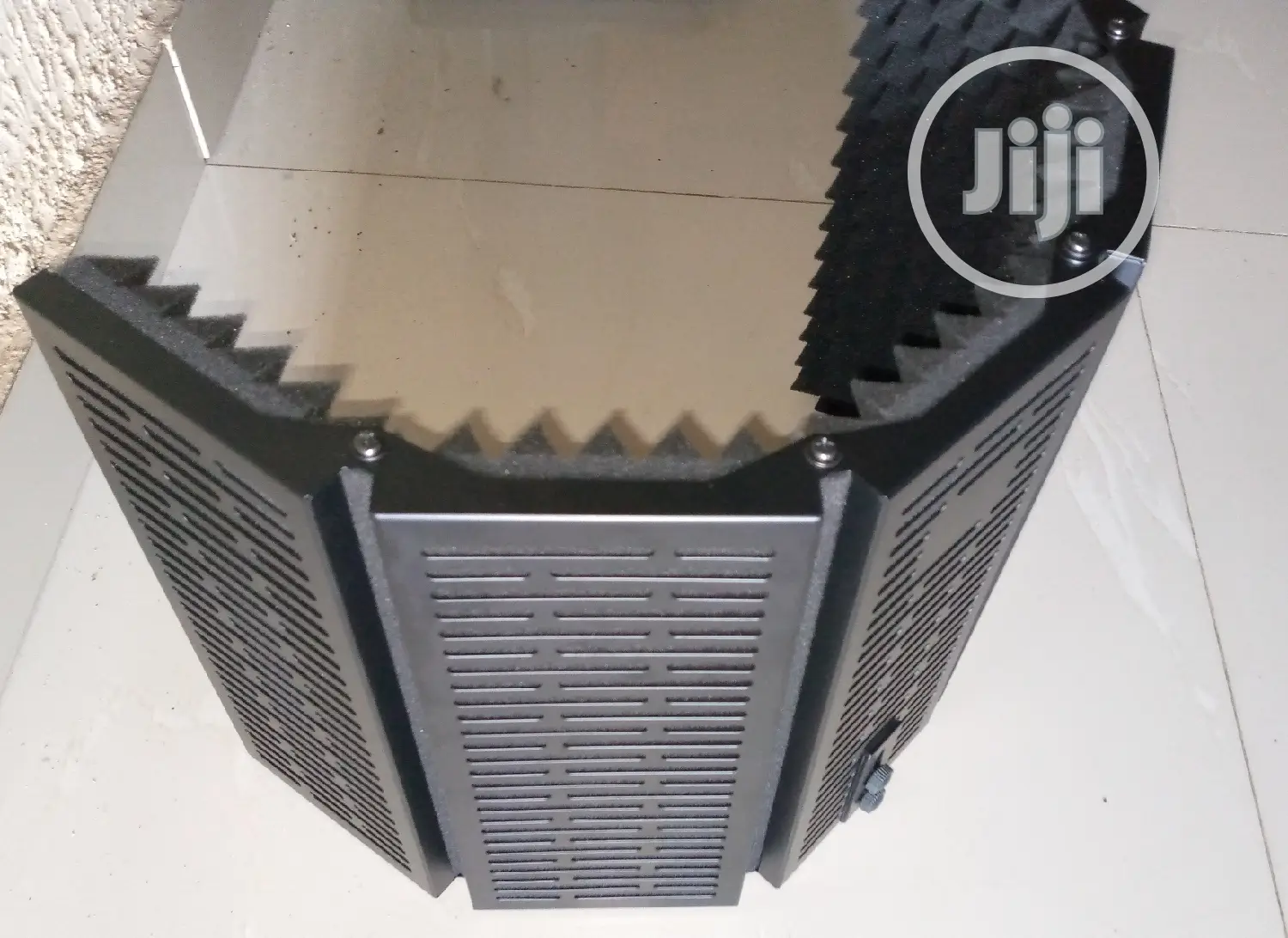 Adjustable Metal Vocal Booth