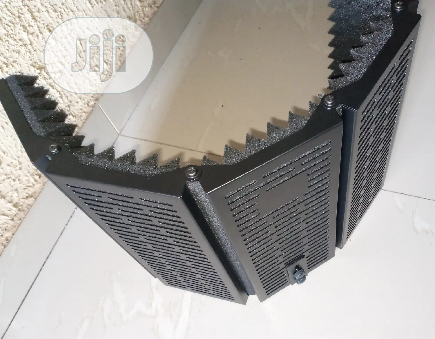 Adjustable Metal Vocal Booth