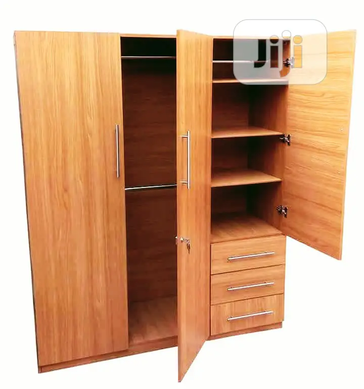 6/6 Wardrobe for Master Bedroom
