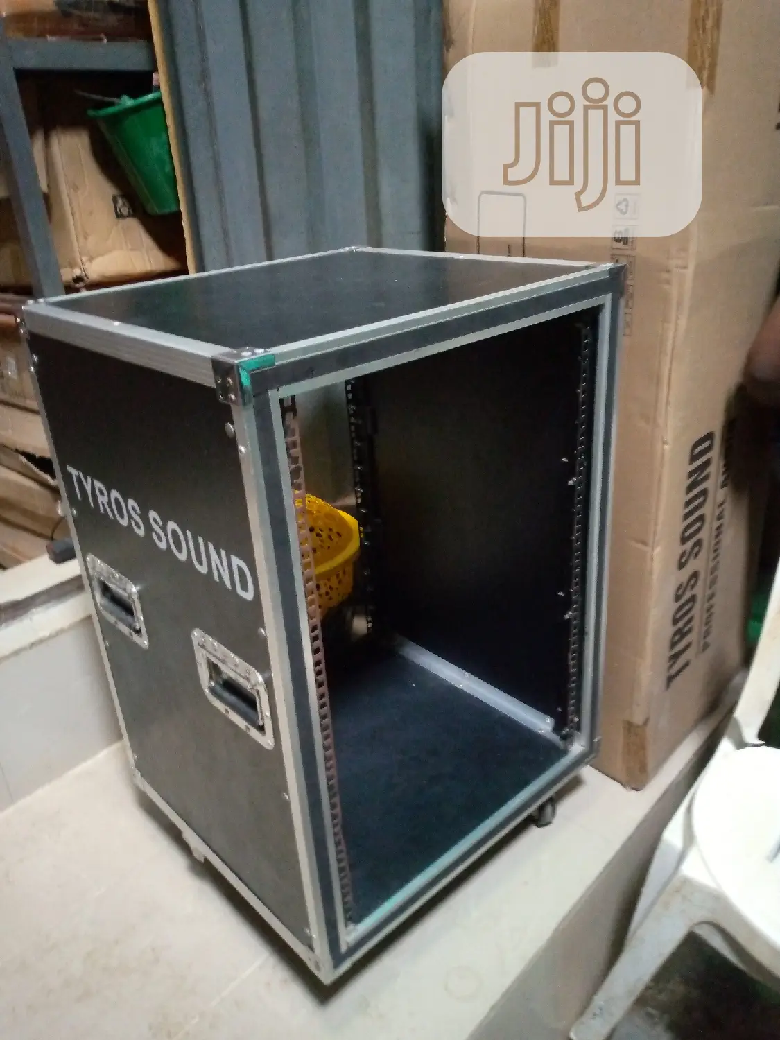 Professional 18 Unit Amp Rack
