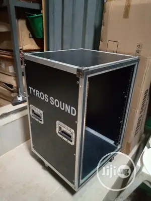 Professional 18 Unit Amp Rack