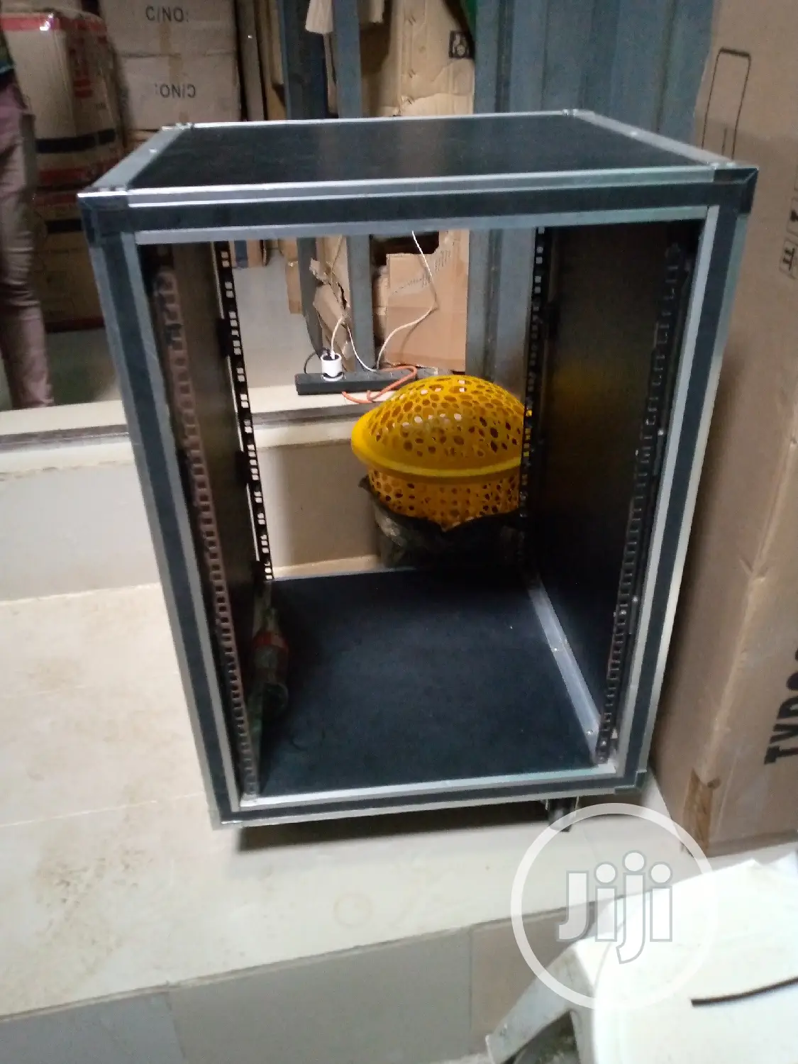 Professional 18 Unit Amp Rack