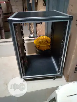 Professional 18 Unit Amp Rack