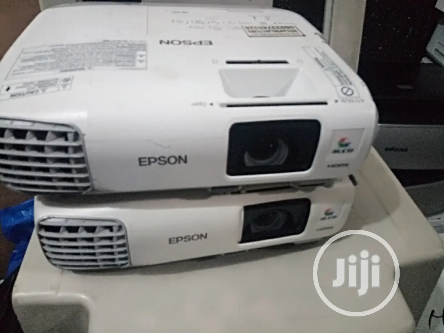 Multi-Sharp Epson Projector