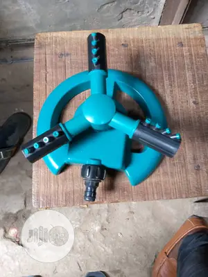 3 Arms Plastic Sprinkler