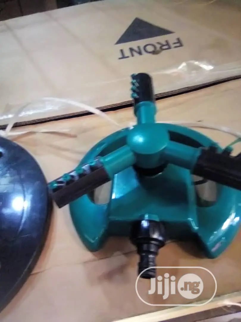 3 Arms Plastic Sprinkler