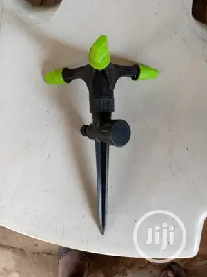 3 Arms Plastic Sprinkler