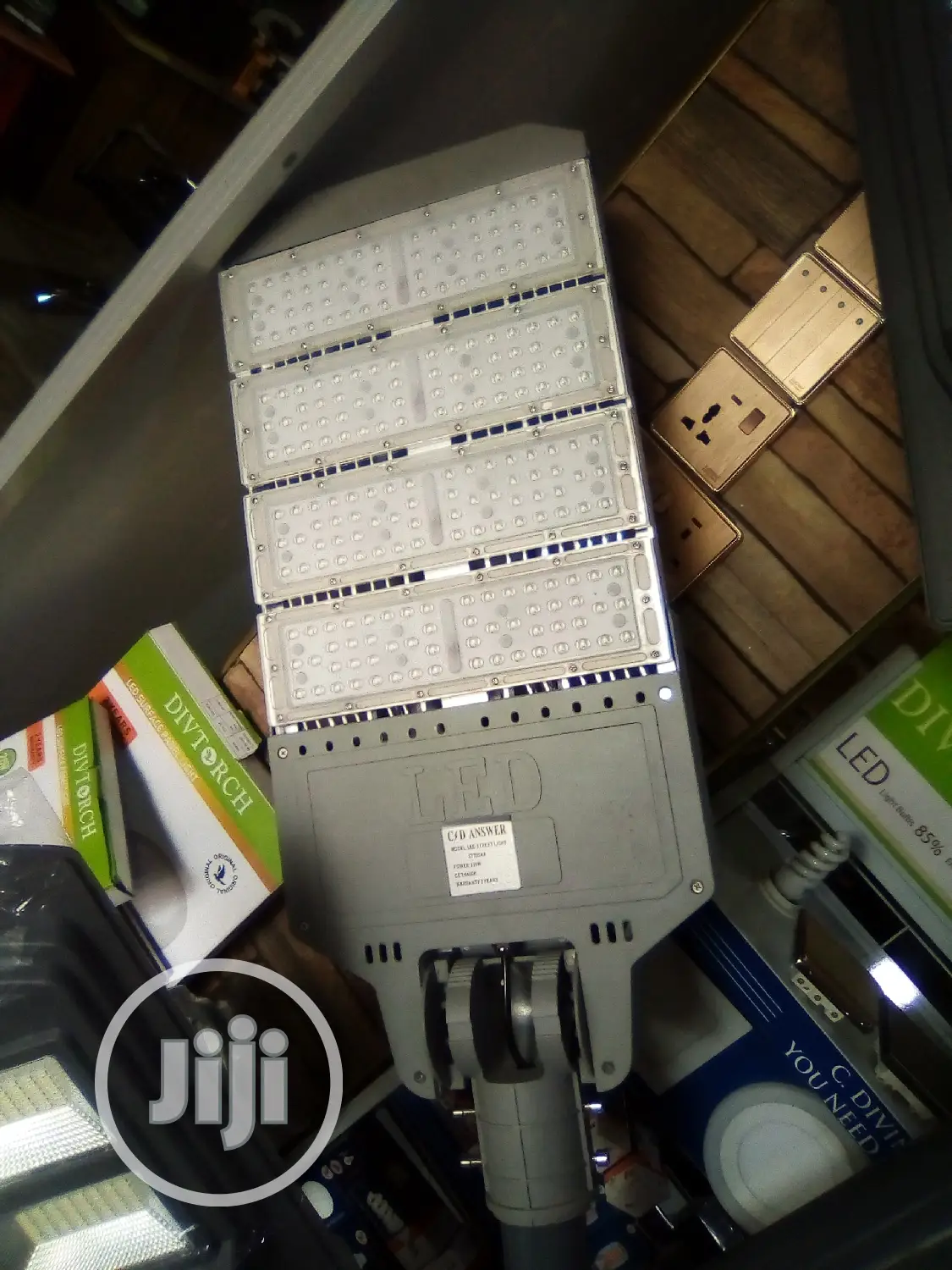 Cdivine LED Adjustable Street Light 200w and 150w