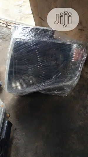 Head Lamp for Ford F150 Charger Type, Model 2010 Model