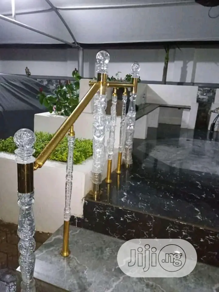 Gold Crystal Pipe