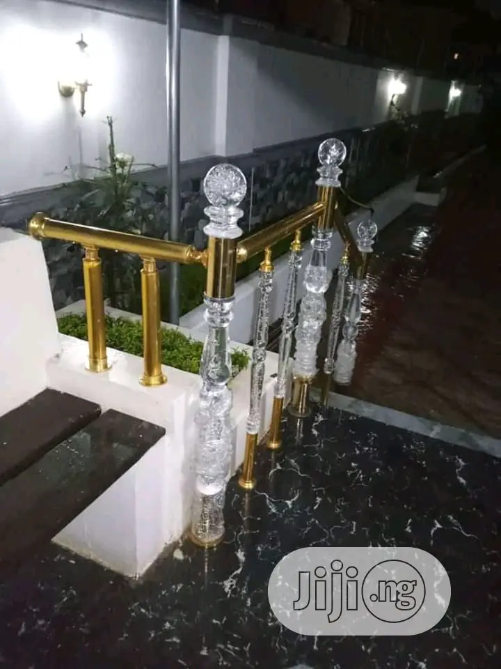 Gold Crystal Pipe