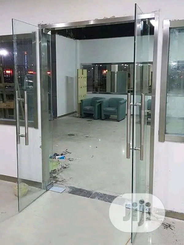 10mm Tampered Doors
