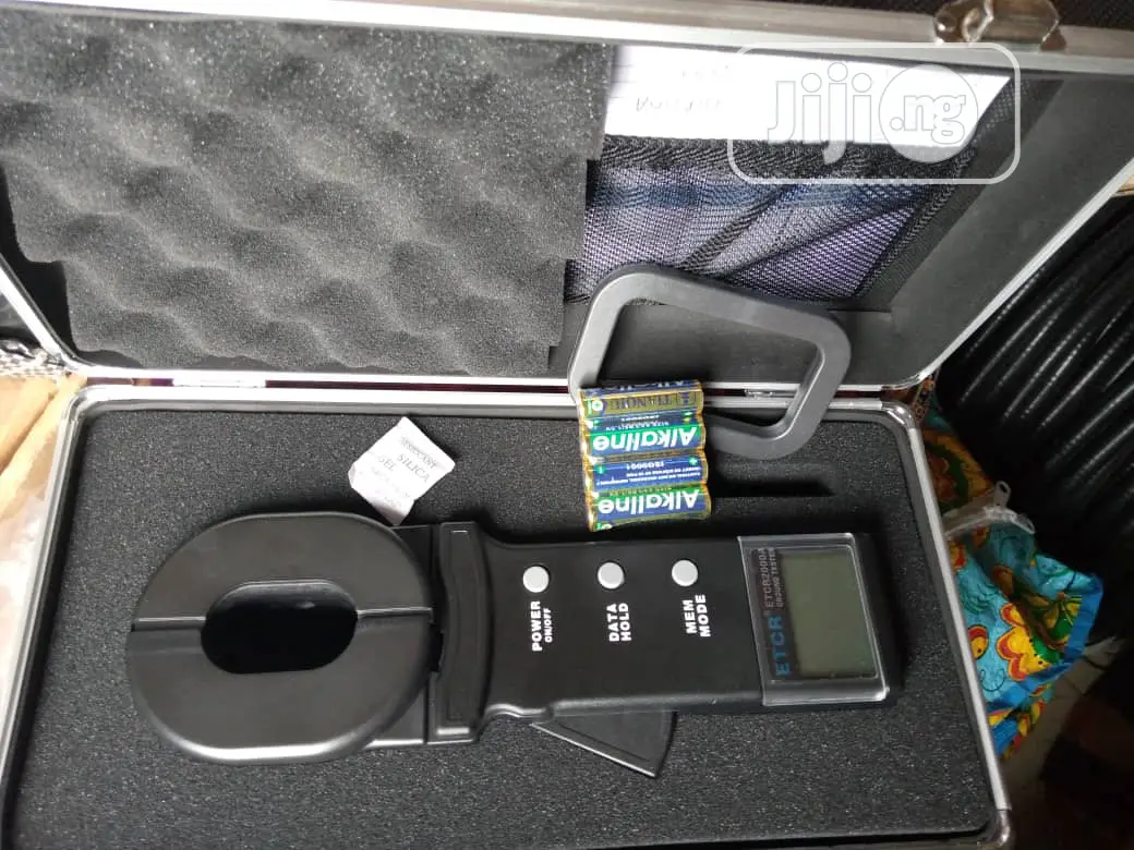 Earth Clamp Meter