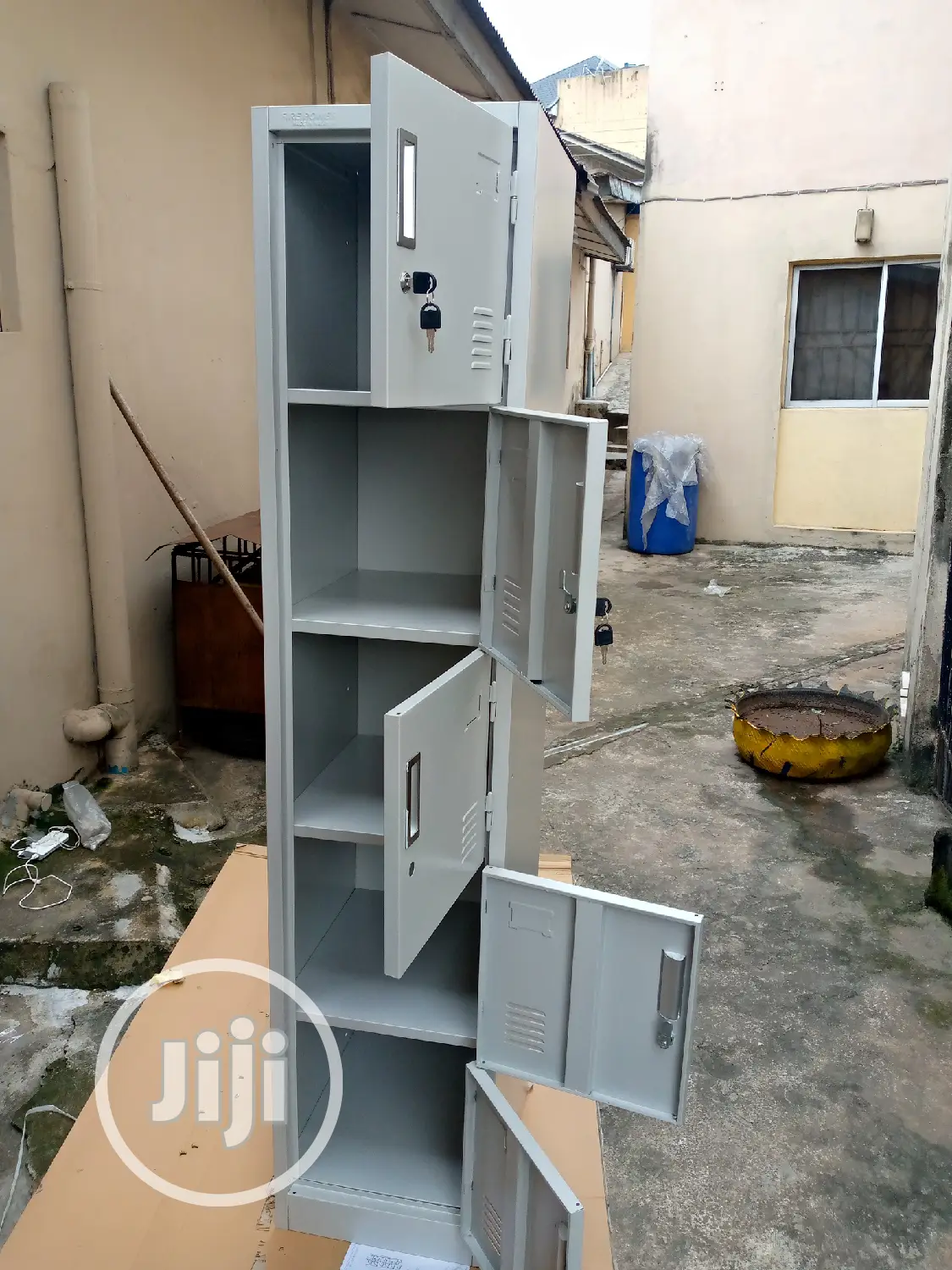 5 Doors Workers Locker