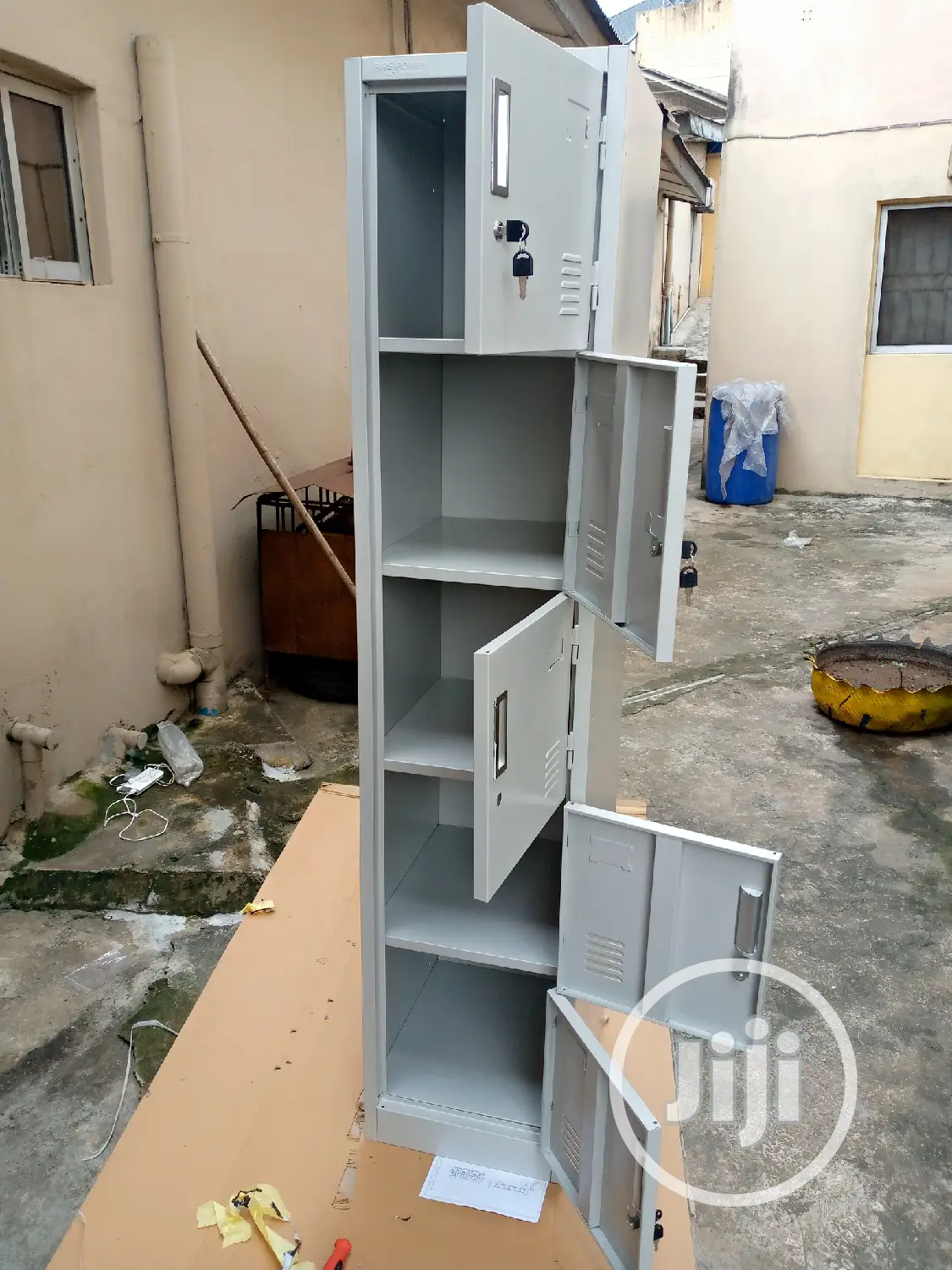 5 Doors Workers Locker