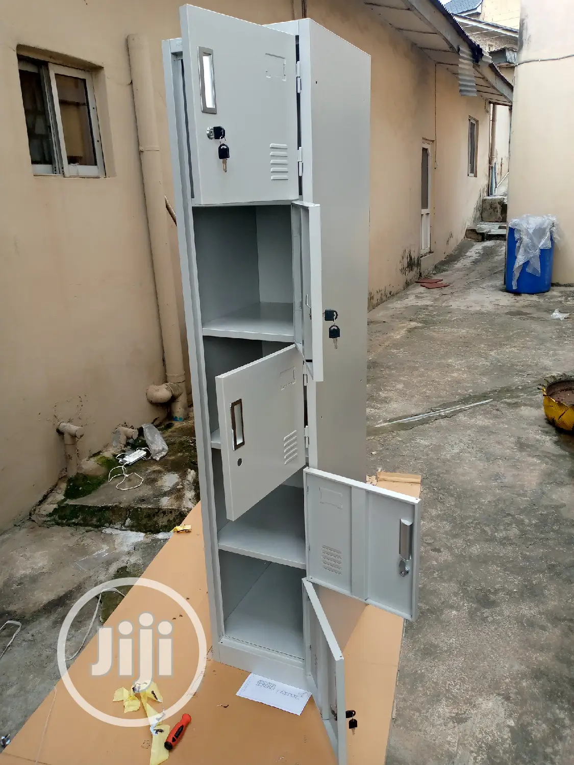 5 Doors Workers Locker