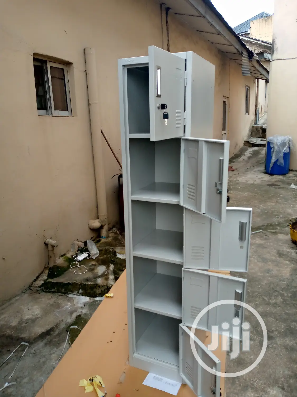 5 Doors Workers Lockers