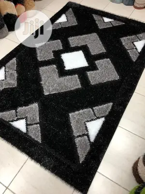 Square and Triangular Pattered Center Rugs 5/7