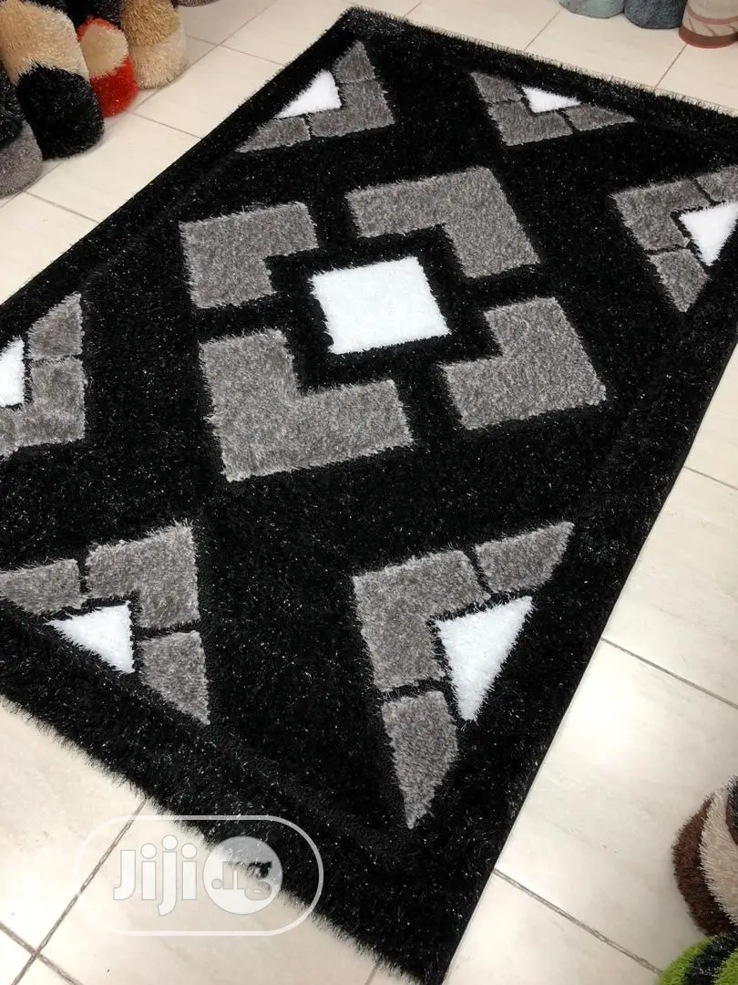 Square and Triangular Pattered Center Rugs 5/7