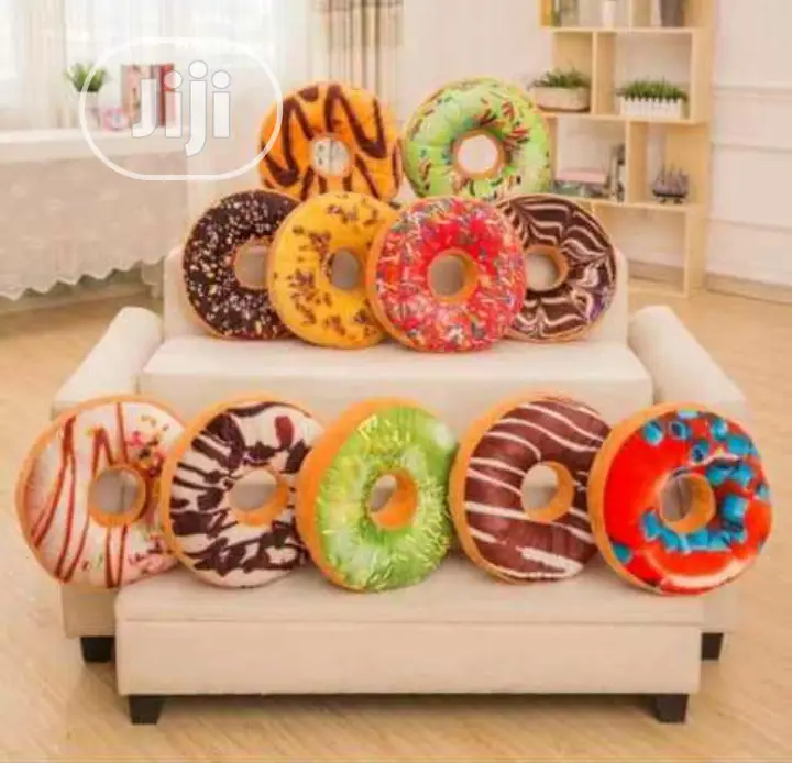 Doughnut Design Throw Pillow