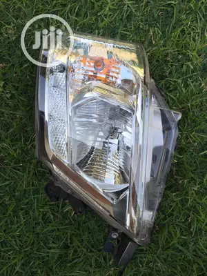 Head Lamp Nv 350 Urvan 2018 Nissan