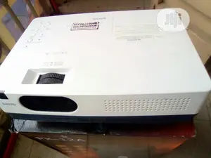 Sharp Sanyo Projector
