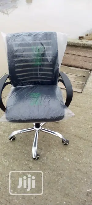 Quality Executive Swivel Mesh Office Chair.
