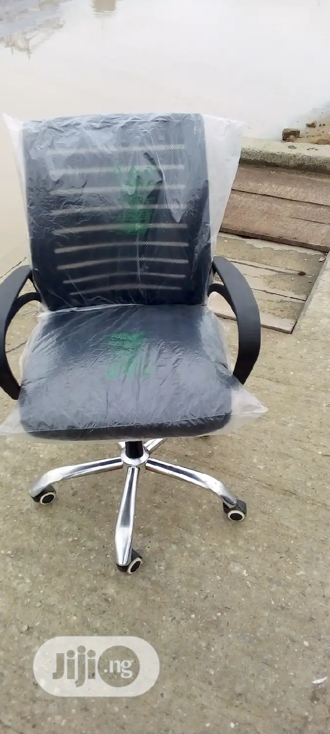 Quality Executive Swivel Mesh Office Chair.