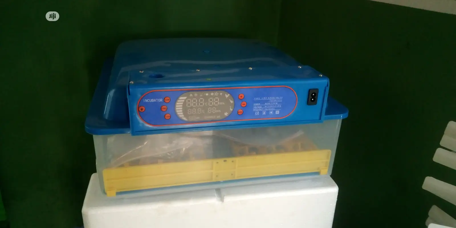 Incubator (64 Eggs)