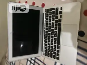 Laptop Apple MacBook Air 2GB Intel Core I5 160GB