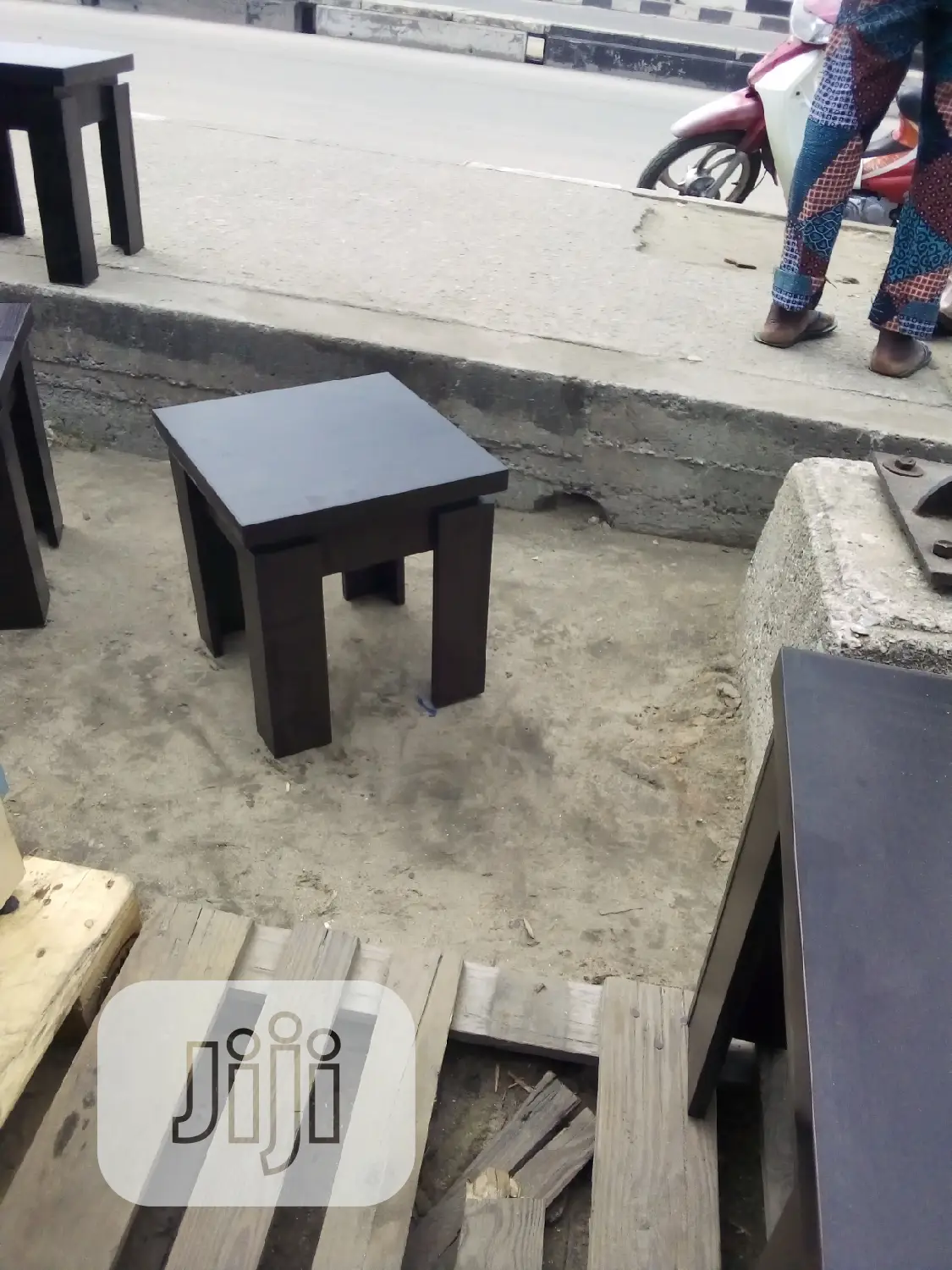 Side Stood Table