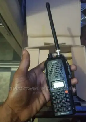 Icom IC V82 Quality VHF Transciever Walkie Talkie