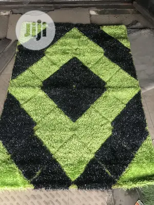 Lemon and Black Fluffy Center Rugs 4/6
