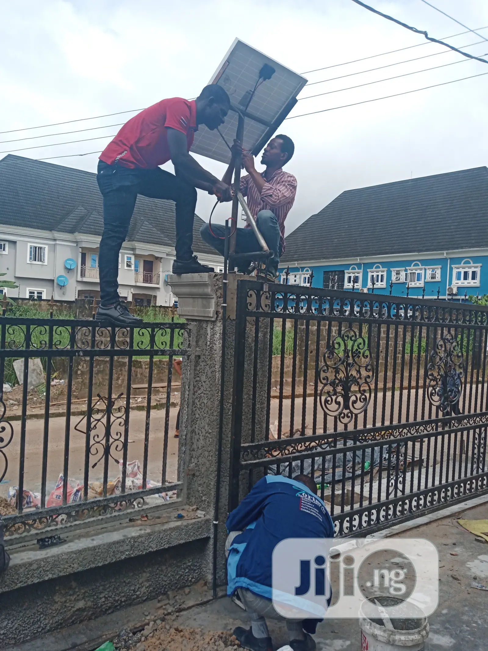 Auto Gate With Solar Panel